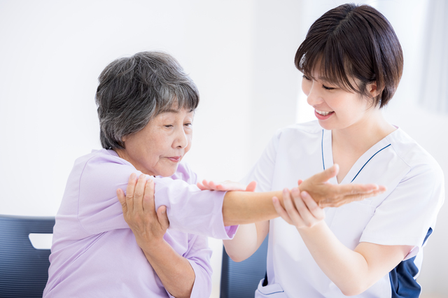 【高齢者にも人気】出張マッサージで健康寿命をのばす|自宅で安心して受けられるケアとは
